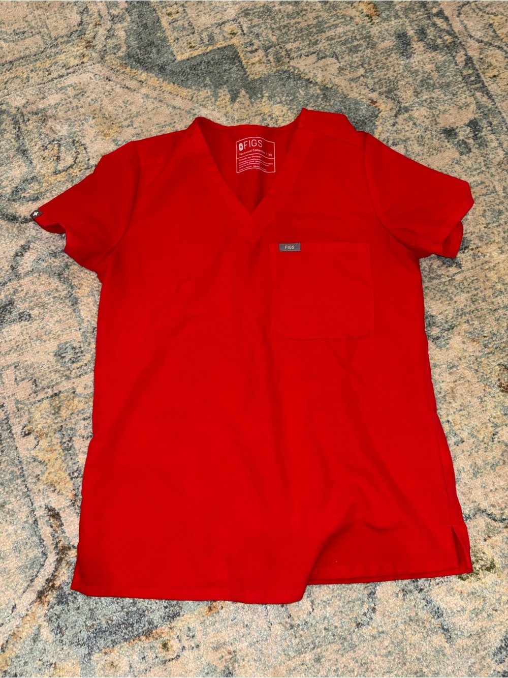FIGS women’s Red V-Neck one pocket Scrub Top